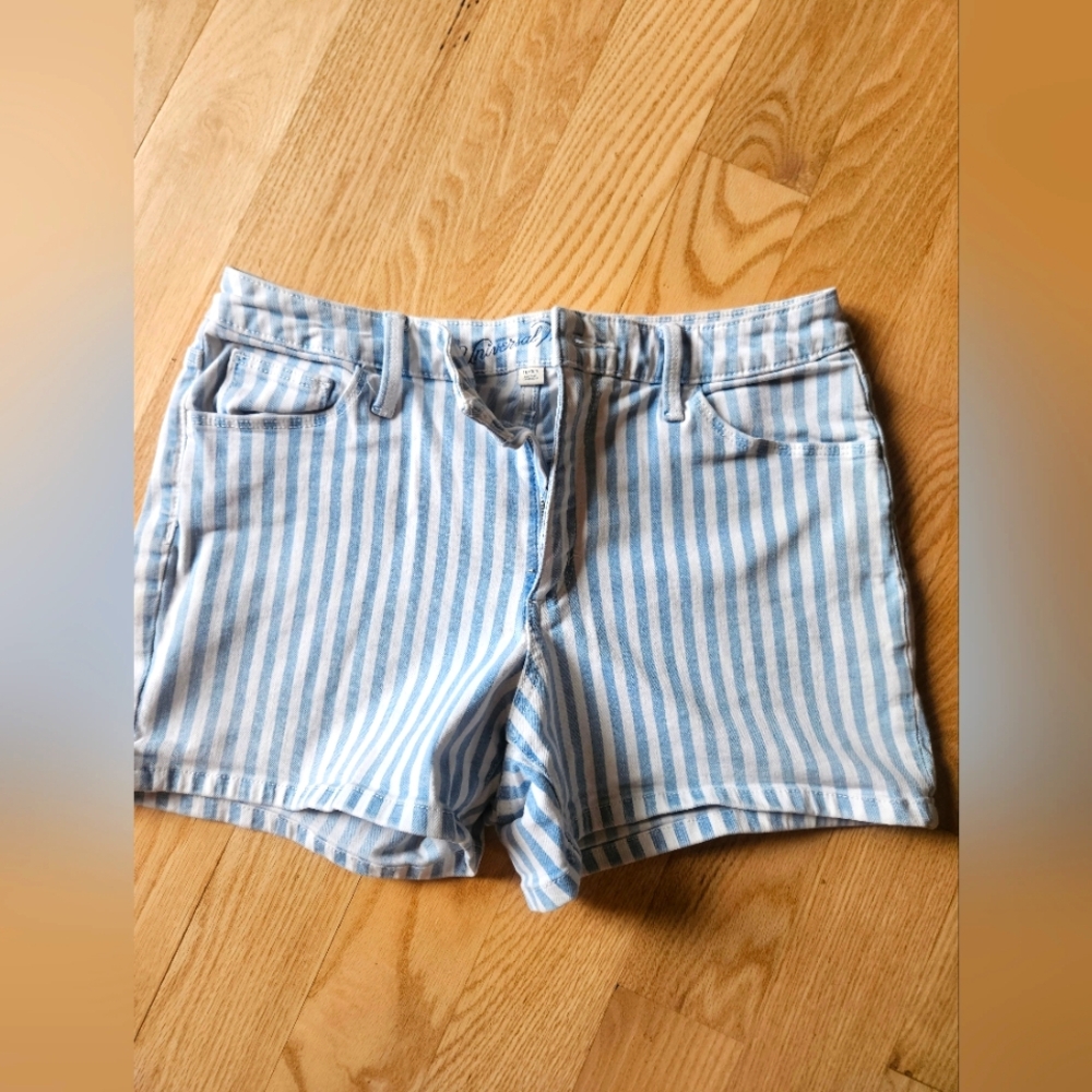 Universal Thread striped shorts